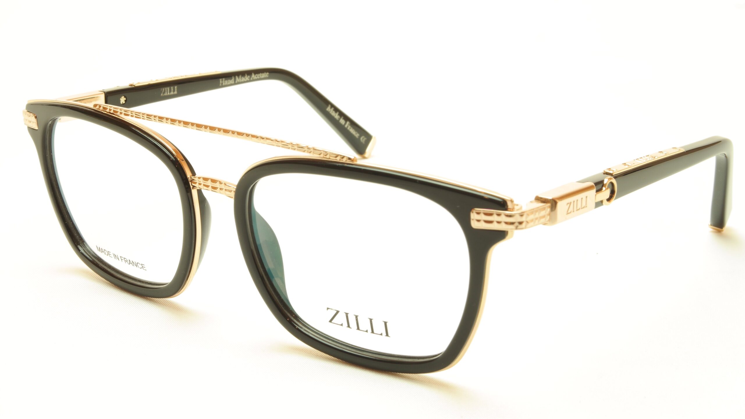 Combination of Black and Gold Shape a Fashionable Style in Glasses